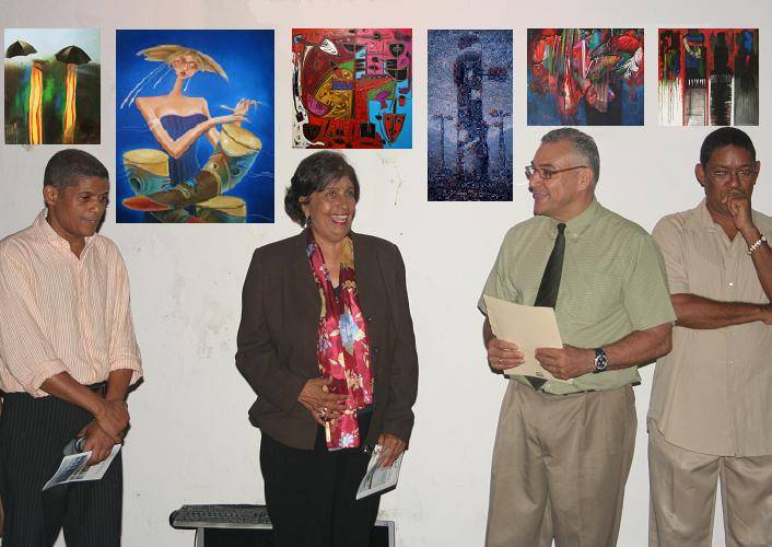 De izquierda a derecha el pintor Rafael de Domiicana, Sobeida Peralta de Simó, Marlon Haddad y el pintor Pedro Ortegarias